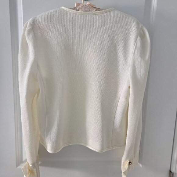 Ivory Top With Bow 8 - Picture 6 of 8